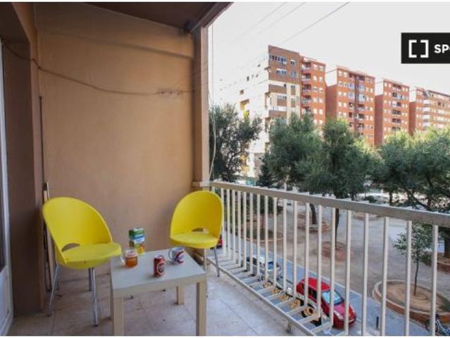 Alquiler de habitaciones en piso de 5 habitaciones en Ciutat Jardi