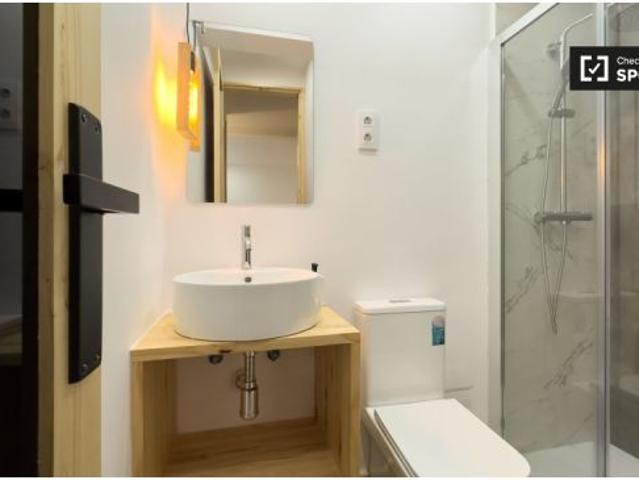 Alquiler de habitaciones en piso de 5 habitaciones en Collblanc