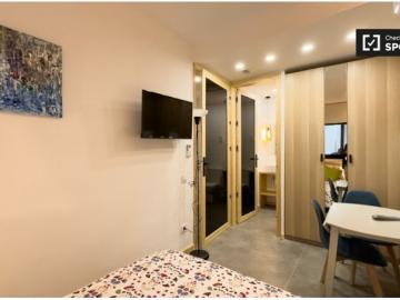 Alquiler de habitaciones en piso de 5 habitaciones en Collblanc