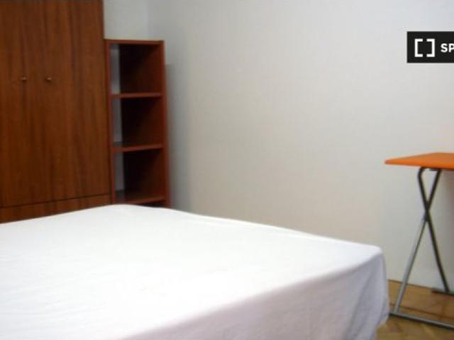 Alquiler de habitaciones en piso de 5 habitaciones en Salamanca Mujeres