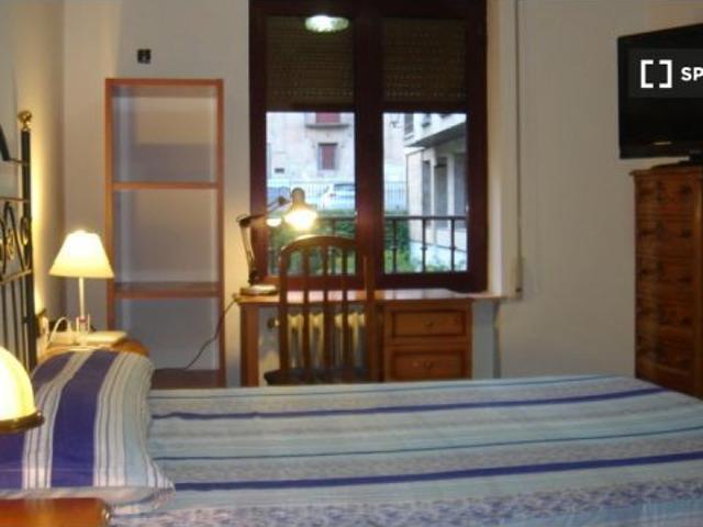 Alquiler de habitaciones en piso de 5 habitaciones en Salamanca Mujeres