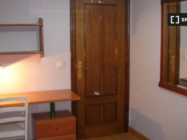 Alquiler de habitaciones en piso de 5 habitaciones en Salamanca Mujeres