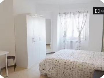 Alquiler de habitaciones en piso de 6 dormitorios en Arrabal.