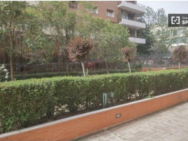 Alquiler de habitaciones en piso de 6 habitaciones en Valdezarza