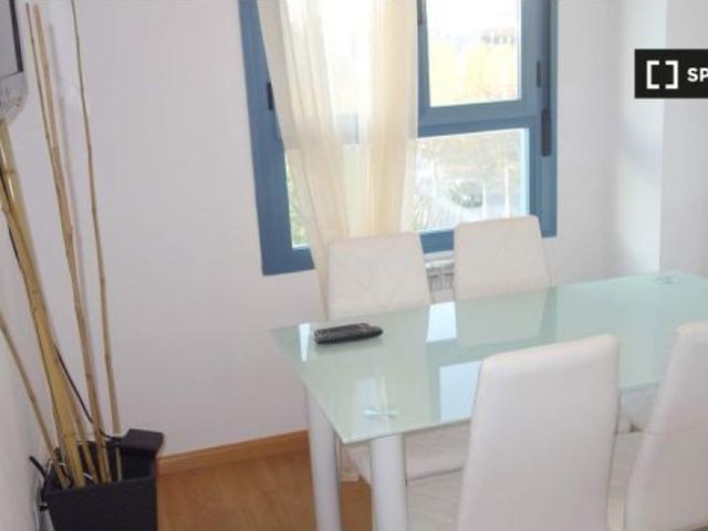 Alquiler de habitaciones en piso de 6 habitaciones en Carabanchel