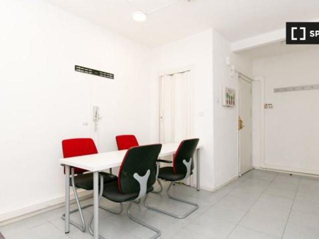 Alquiler de habitaciones en piso de 6 habitaciones en Granada