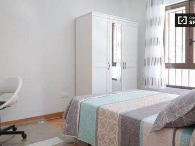 Alquiler de habitaciones en piso de 9 habitaciones en Numancia