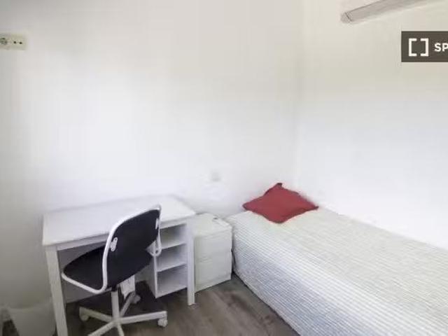 Alquiler de habitaciones en piso de 15 habitaciones en Madrid
