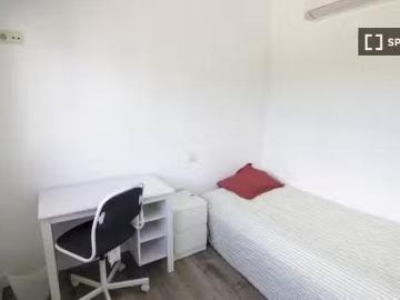 Alquiler de habitaciones en piso de 15 habitaciones en Madrid