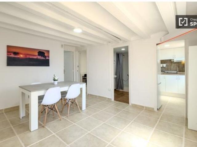 Alquiler de habitaciones en piso de 2 habitaciones en Ciutat Vella