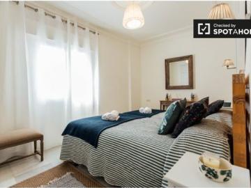 Alquiler de habitaciones en piso de 3 dormitorios en Sevilla