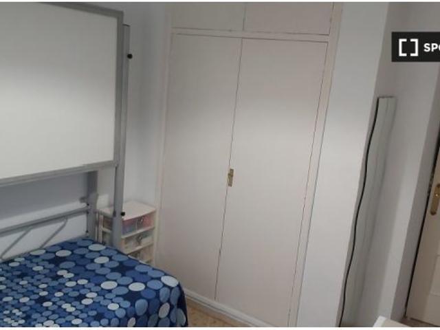 Alquiler de habitaciones en piso de 3 habitaciones en Cádiz