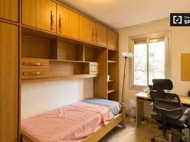 Alquiler de habitaciones en piso de 3 habitaciones en L'Hospit.