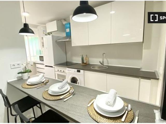 Alquiler de habitaciones en piso moderno de 4 dormitorios en Móstoles
