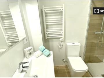 Alquiler de habitaciones en piso moderno de 4 dormitorios en Móstoles