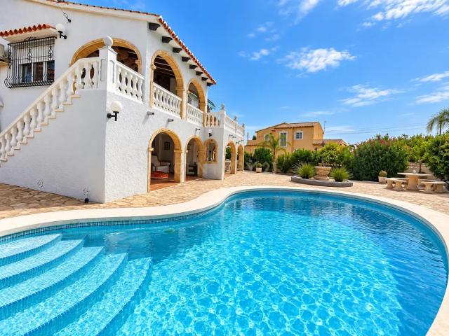ALQUILER DE LARGA TEMPORADA – PLANTA BAJA INDEPENDIENTE CON 3 DORMITORIOS Y PISCINA EN ORTENBACH, CALPE