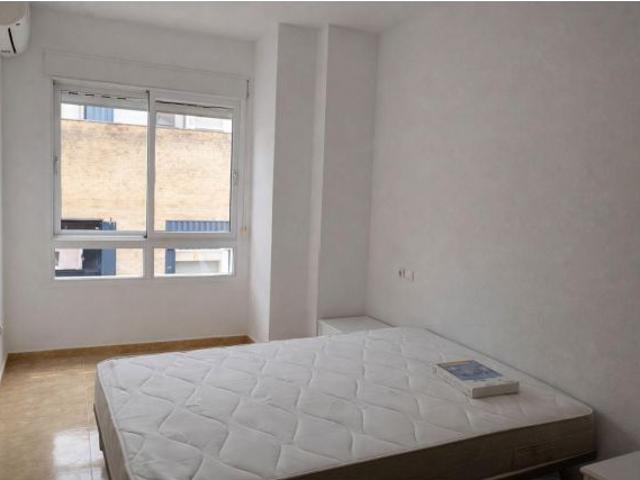 Alquiler de luminoso piso amueblado con ascensor y listo para entrar a vivir