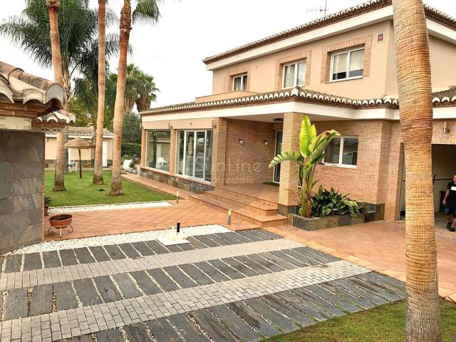 Alquiler de lujosa villa de 550 m² con piscina y casa de invitados en la prestigiosa urbanización La Masía, Bétera