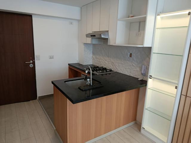 Alquiler De Moderno Departamento Con Estacionamiento En Lince – 45.12 M²