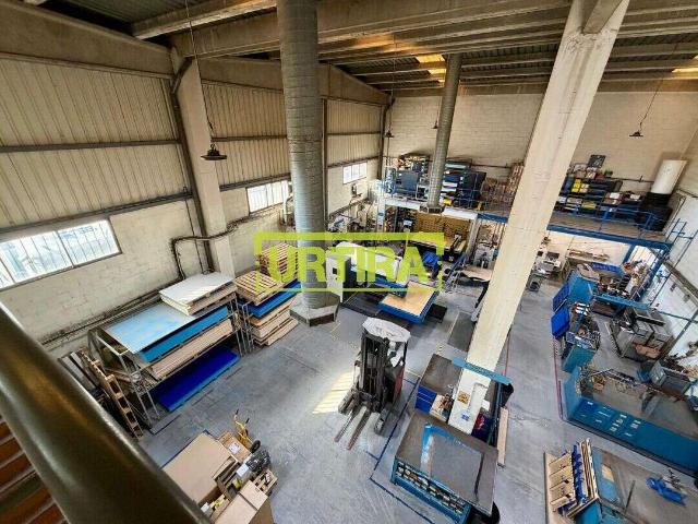 ALQUILER DE NAVE INDUSTRIAL DE 402 m² + 120 m² DE OFICINAS EN ADUNA – POLÍGONO URTAKI
