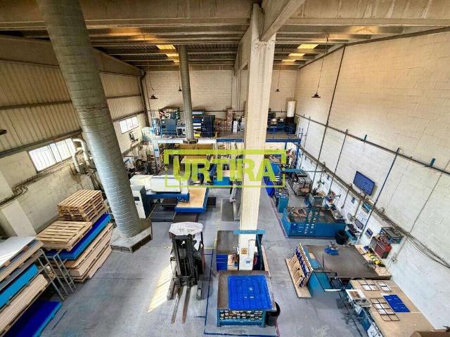 ALQUILER DE NAVE INDUSTRIAL DE 402 m² + 120 m² DE OFICINAS EN ADUNA – POLÍGONO URTAKI