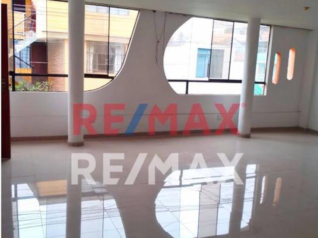Alquiler De Oficina O Espacio Multifuncional 2° Piso | San Felipe Comas | 130M²