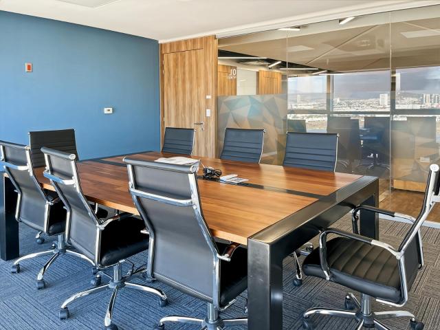 Alquiler de oficinas bellamente dise?adas para 5 personas en Queretaro, World Trade Center