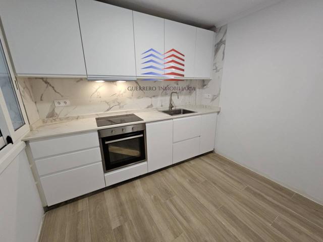 ALQUILER DE PISO COMPLETAMENTE REFORMADO EN AVENIDA DE LA HABANA, ZONA CENTRO – 750 €/MES COMUNIDAD INCLUIDA