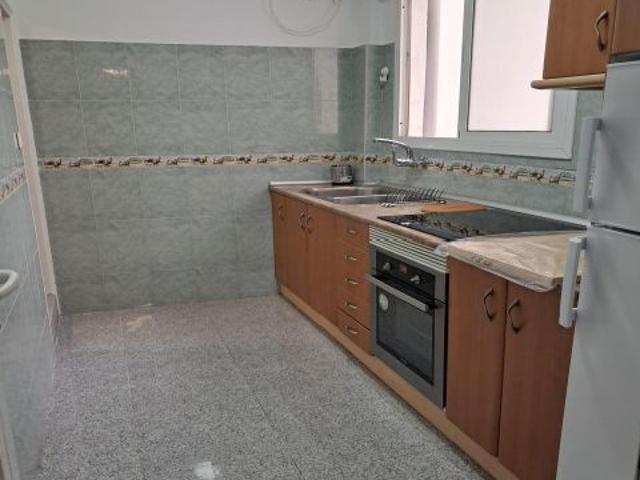 Alquiler de piso con dormitorio independiente cerca de la Playa de Las Canteras