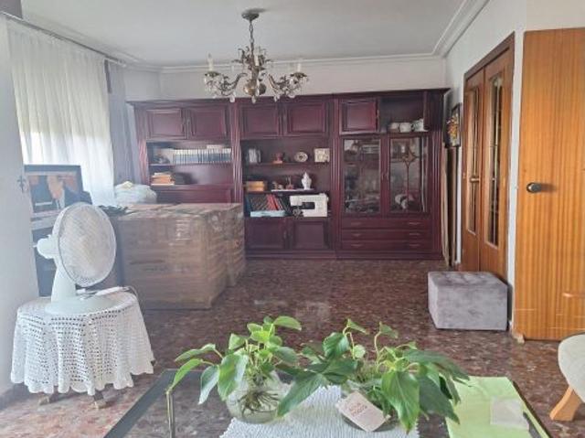 Alquiler de piso de estudiantes en Juan XXIII junto a tranvía