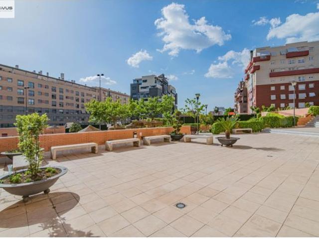 ALQUILER DE PISO DE 2 DORMITORIOS Y 2 BAÑOS CON TERRAZA EN RESIDENCIAL CON ZONAS COMUNES PISCINA, P