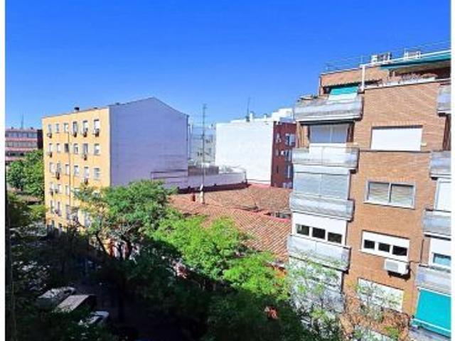 Alquiler de piso de 3 habitaciones en Pacífico