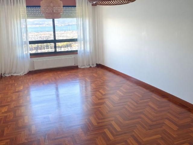 Alquiler de piso en Avenida da Atlántida, 64