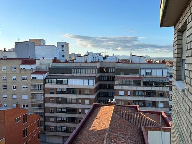 Alquiler de piso en Avenida de Álvaro López Núñez, 24