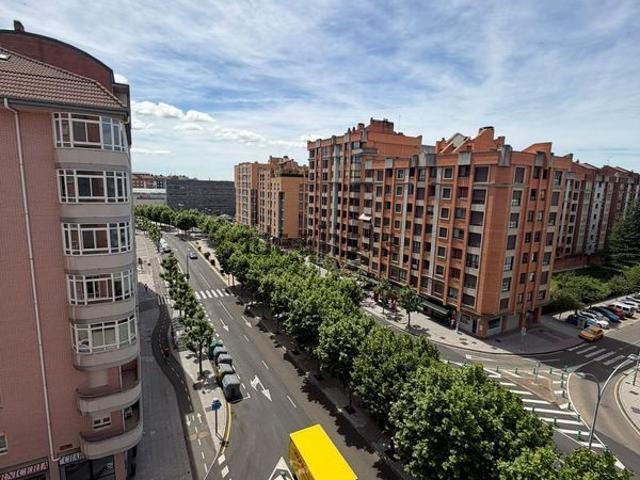 Alquiler de piso en Avenida de los Reyes Leoneses