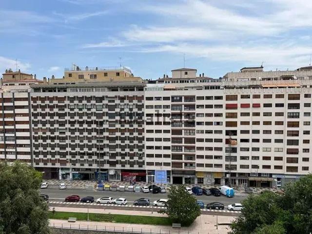 Alquiler de piso en Avenida Reyes Católicos, 9