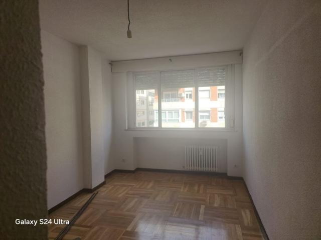 Alquiler de piso en Calle de Guzmán el Bueno, 133