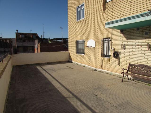 Alquiler de piso en Calle de la Azucena, 2
