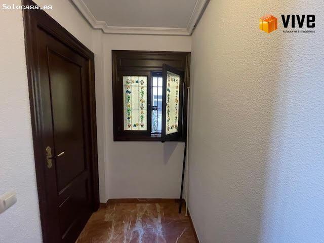 ALQUILER DE PISO FRENTE A PLAZA DE ARMAS, EN SEVILLA