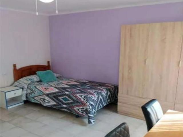 Alquiler de Piso Ideal para Estudiantes en El Zapillo Disponible desde Septiembre 2026