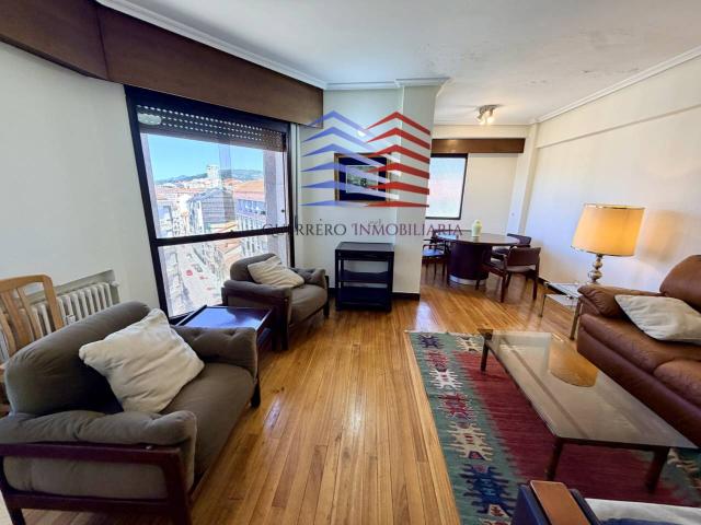 ALQUILER DE PISO PARA ESTUDIANTES EN PRAZA DO COUTO – 1.200 €/mes comunidad incluida