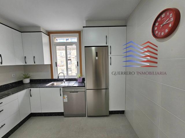 ALQUILER DE PISO REFORMADO Y LUMINOSO EN EL CENTRO DE OURENSE – 1.300€ COMUNIDAD INCLUIDA