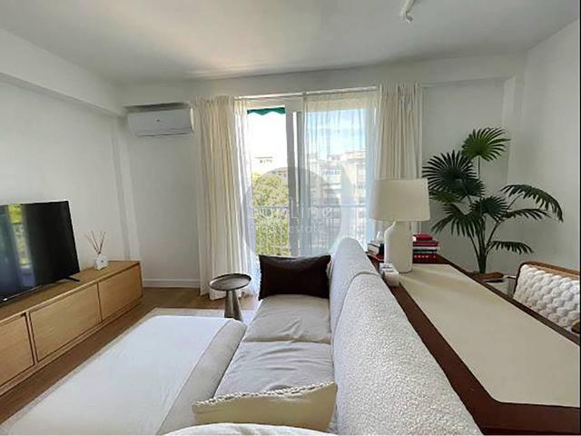 Alquiler de piso reformado de 85 m² cerca del mar