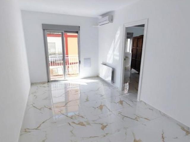 Alquiler de Piso Reformado de 3 Dormitorios en Zona Figares, Granada Ref: DLR 1448