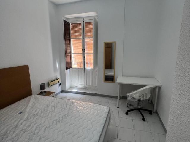 ALQUILER DE PISO REFORMADO EN PLENO CENTRO – PUERTA REAL SAN ANTÓN 3ª PLANTA
