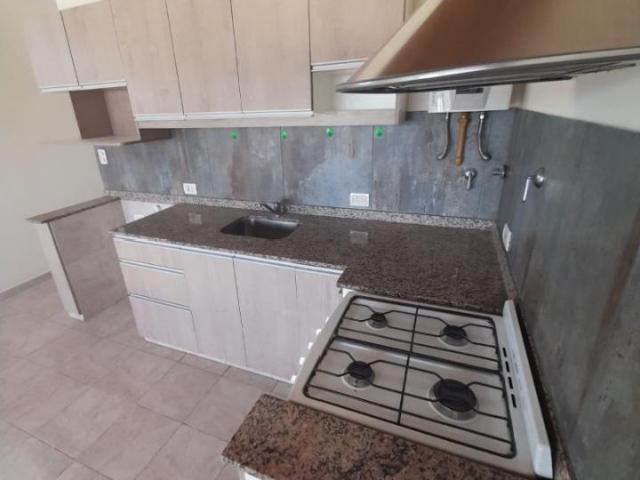 Alquiler Dep 1 Habitación, Cochera, Cocina, Living. expensas Y Agua Incluidas En El Canon