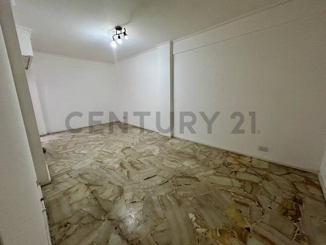 ALQUILER DEPARTAMENTO 3 AMBIENTES CON PATIO EN FLORES