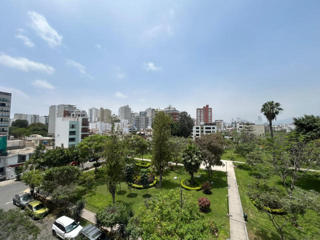 Alquiler Departamento 03 Dormitorios, frente a parque, piso 5 Ur. Los Sauces Surquillo