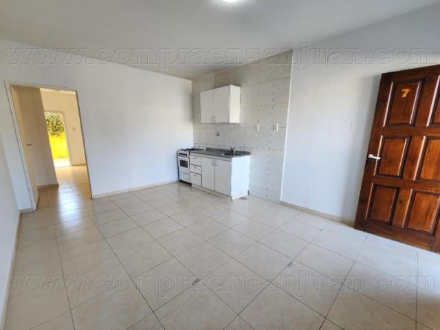 Alquiler Departamento 1 Dormitorio Con Cochera Y Patio En Rivadavia