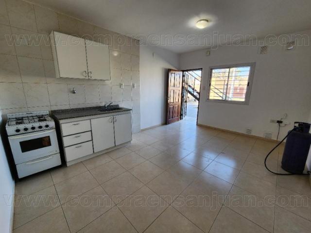 Alquiler Departamento 1 Dormitorio Con Cochera Y Patio En Rivadavia